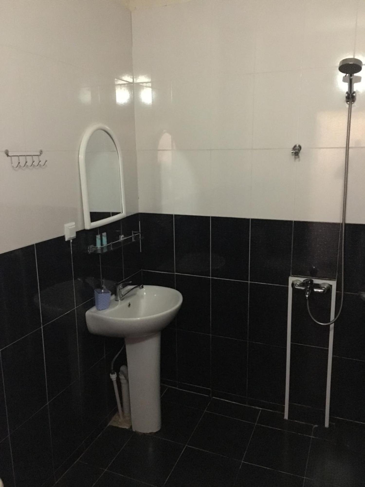 באטומי Hotel Lim מראה חיצוני תמונה