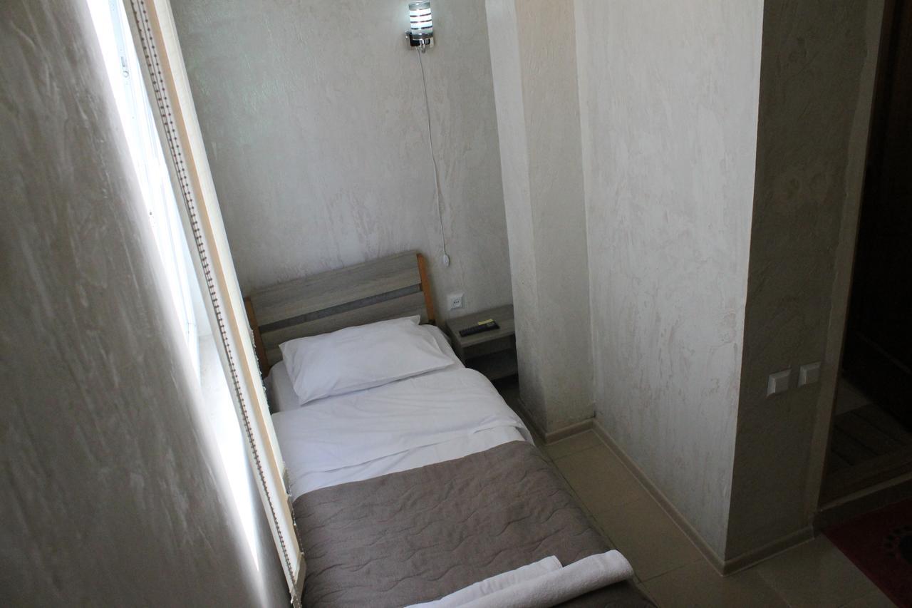 באטומי Hotel Lim מראה חיצוני תמונה