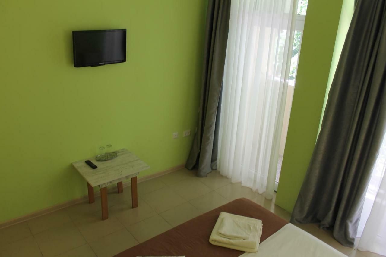 באטומי Hotel Lim מראה חיצוני תמונה